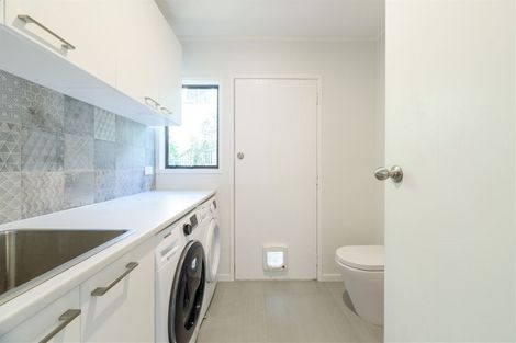 Photo of property in 8 Trelawny Place, Hillcrest, Auckland, 0627