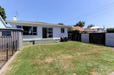 Photo of property in 65 Govett Avenue, Frankleigh Park, New Plymouth, 4310