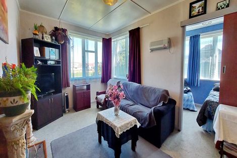 Photo of property in 24 Railway Street, Eltham, 4322