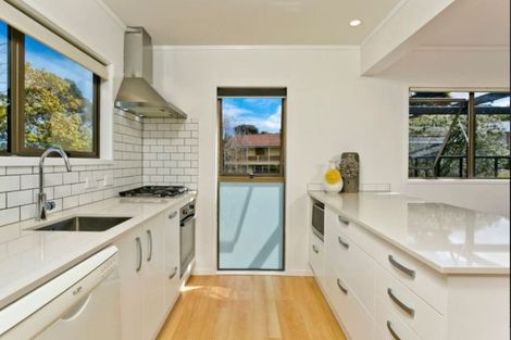 Photo of property in 2/7 Wilkinson Way, Browns Bay, Auckland, 0630