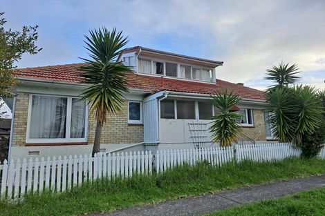 Photo of property in 35 Archibald Road, Kelston, Auckland, 0602