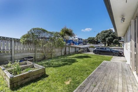 Photo of property in 2 Dimock Street, Titahi Bay, Porirua, 5022