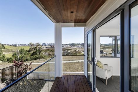 Photo of property in 22 Longshore Drive, Long Bay, Auckland, 0630