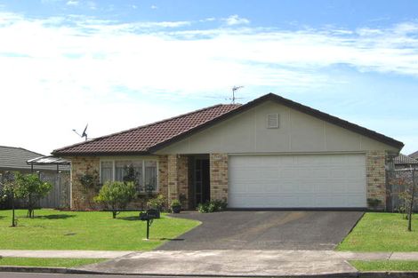 Photo of property in 15 Hillwell Drive, Henderson, Auckland, 0612