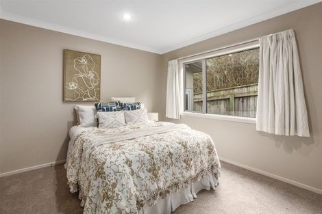 Photo of property in 5 Fiordland Place, Aotea, Porirua, 5024