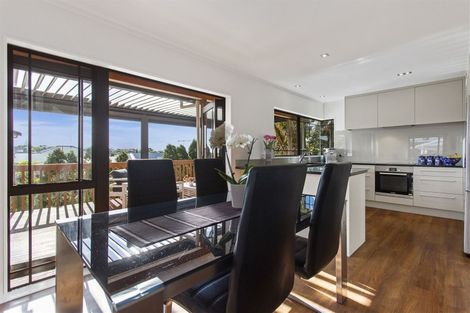 Photo of property in 2/121 Forrest Hill Road, Forrest Hill, Auckland, 0620