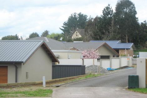 Photo of property in 10e Long Place, Frankleigh Park, New Plymouth, 4310