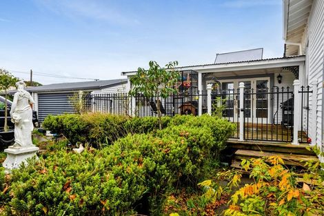 Photo of property in 194 High Street, Eltham, 4322