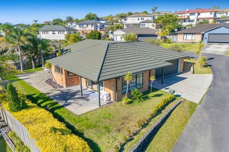 Photo of property in 19 Black Teal Close, Unsworth Heights, Auckland, 0632