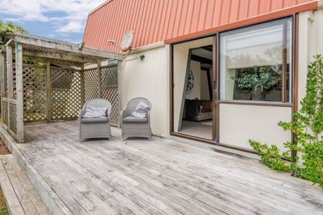 Photo of property in 122 Field Way, Waikanae Beach, Waikanae, 5036