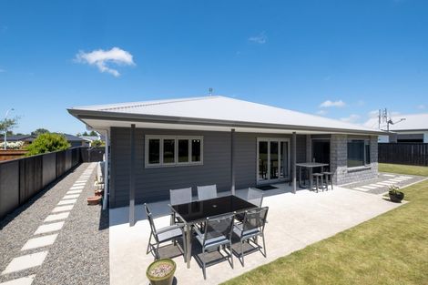 Photo of property in 12 Montague Grove, Stratford, 4332