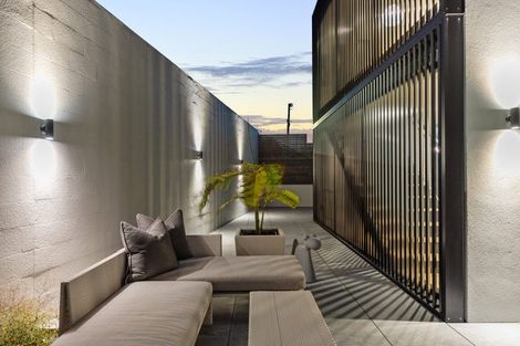 Photo of property in 314a Hurstmere Road, Takapuna, Auckland, 0622