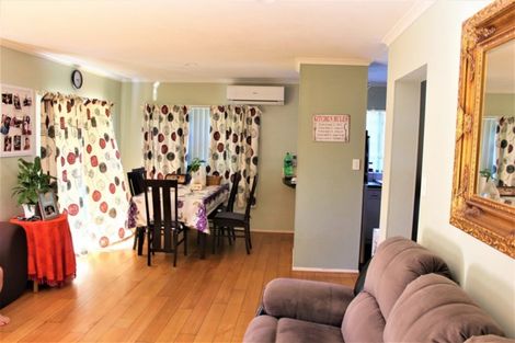 Photo of property in 5 Sandwick Drive, Weymouth, Auckland, 2103