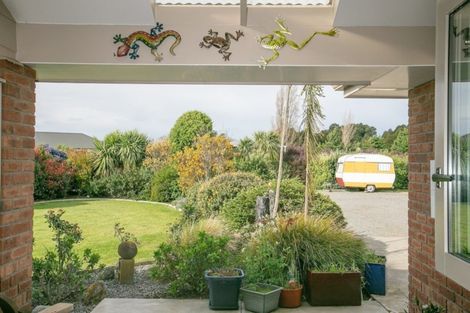 Photo of property in 268 Hughes Line, West Taratahi, Masterton, 5887
