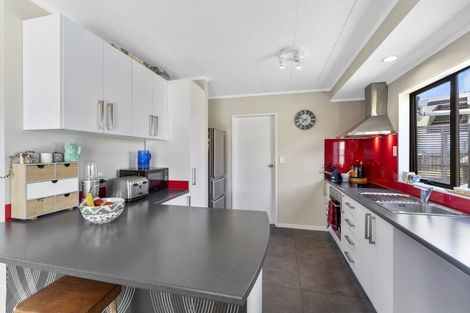 Photo of property in 24 Jasmine Grove, Maungaraki, Lower Hutt, 5010