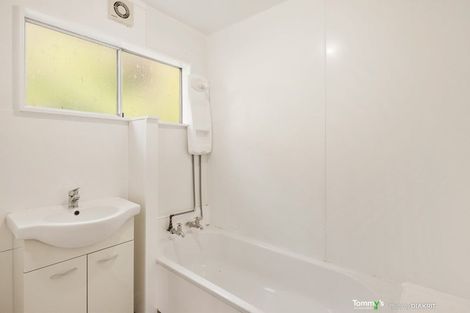 Photo of property in 2/5 Wye Street, Island Bay, Wellington, 6023