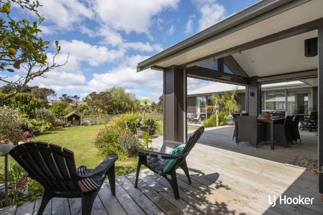 Photo of property in 17 Browns Drive, Waihi Beach, 3611