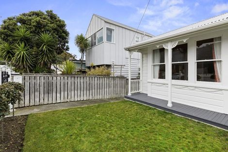 Photo of property in 23 Trent Street, Island Bay, Wellington, 6023