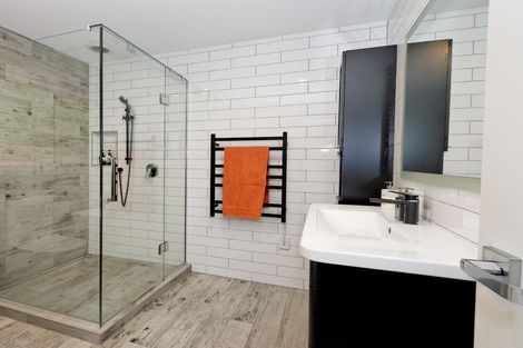 Photo of property in 53a Onedin Place, Titirangi, Auckland, 0604