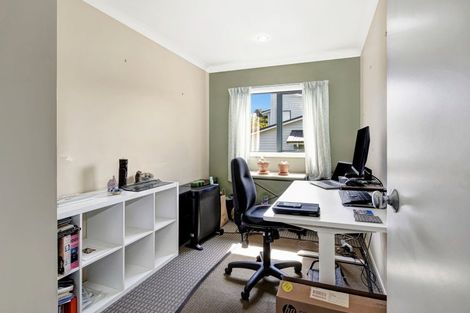 Photo of property in 13 Greenstone Place, Aotea, Porirua, 5024