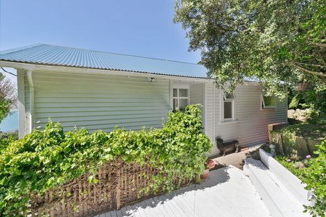 Photo of property in 13 Hungerford Road, Lyall Bay, Wellington, 6022
