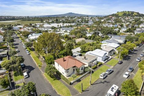 Photo of property in 30 Rutland Road, Stanley Point, Auckland, 0624