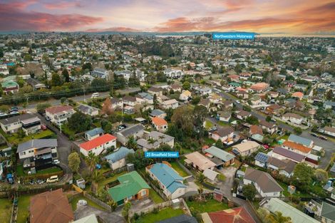 Photo of property in 25 Broadfield Street, Massey, Auckland, 0614