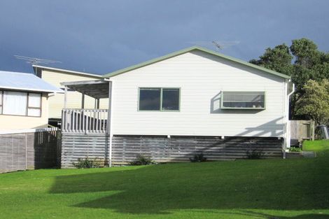 Photo of property in 9 Kahurangi Place, Snells Beach, 0920