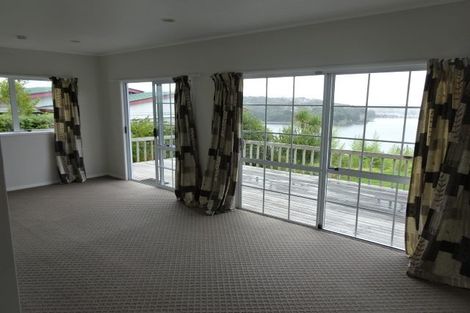 Photo of property in 83 Tiri Road, Tindalls Beach, Whangaparaoa, 0930