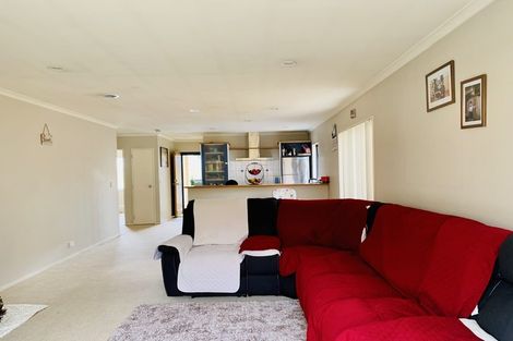 Photo of property in 37 Magic Way, Randwick Park, Auckland, 2105