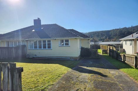 Photo of property in 32 Bird Grove, Stokes Valley, Lower Hutt, 5019