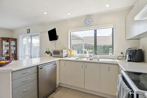 Photo of property in 85 Guildford Drive, Paraparaumu, 5032