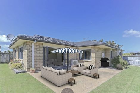 Photo of property in 24 Sarah Place, Papamoa Beach, Papamoa, 3118