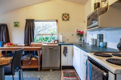 Photo of property in 1 Okoka Road, Omiha, Waiheke Island, 1081