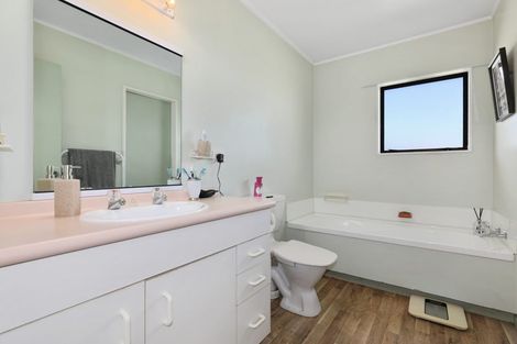 Photo of property in 79 Harvey Street, Waipahihi, Taupo, 3330