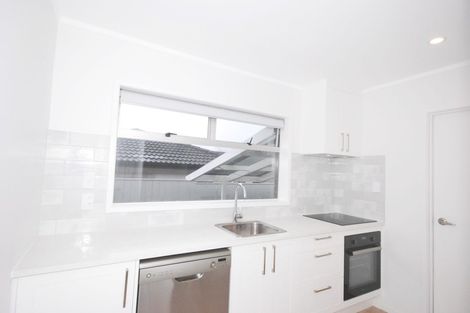 Photo of property in 2/19 Fortunes Road, Half Moon Bay, Auckland, 2012