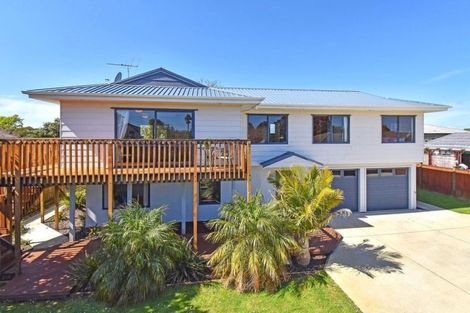 Photo of property in 15 Stevenson Road, Clarks Beach, 2122