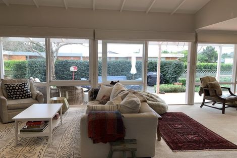 Photo of property in 12 Sunny Glen, Waikanae, 5036