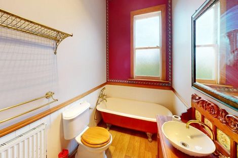 Photo of property in 215 Bridge Street, Bulls, 4818