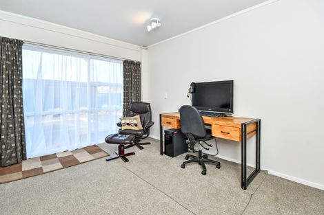 Photo of property in 10 Kavanagh Place, Opaheke, Papakura, 2113