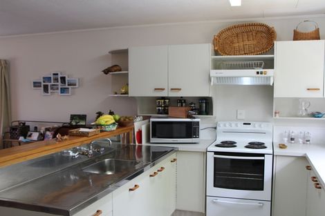 Photo of property in 4 Seaview Road, Cable Bay, 0420