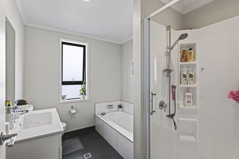Photo of property in 15 Discovery Place, Marfell, New Plymouth, 4310