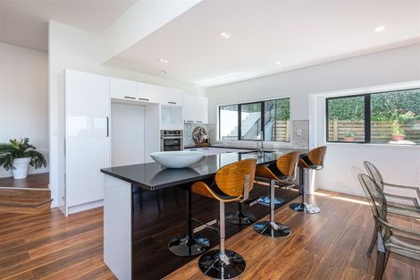 Photo of property in 139 Mount Pleasant Road, Mount Pleasant, Christchurch, 8081