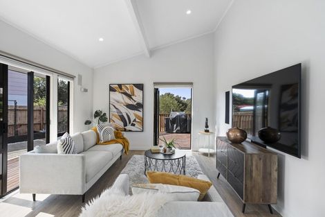 Photo of property in 10 Coubray Place, Botany Downs, Auckland, 2010