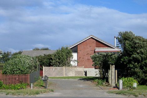 Photo of property in 39 Oratia Street, Waikanae Beach, Waikanae, 5036