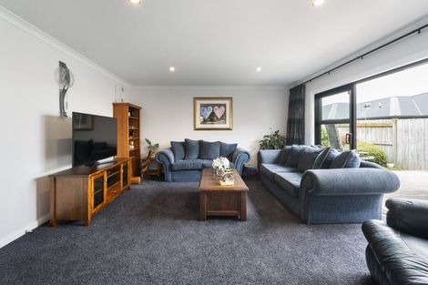 Photo of property in 9 Saint Heliers Grove, Fitzherbert, Palmerston North, 4410