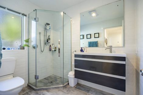 Photo of property in 39 Emlyn Place, Torbay, Auckland, 0630