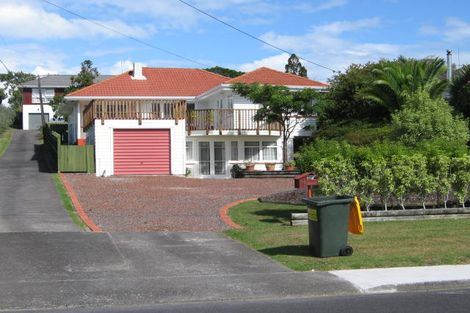 Photo of property in 32 Cliff View Drive, Green Bay, Auckland, 0604