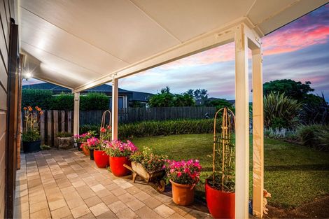 Photo of property in 27 Glucina Avenue, West Harbour, Auckland, 0618