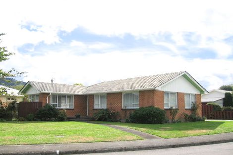 Photo of property in 10 Riversdale Road, Clouston Park, Upper Hutt, 5018